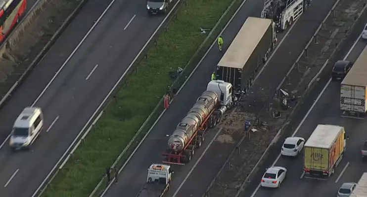 Engavetamento na Rodovia Presidente Dutra, em São Paulo, mata três pessoas