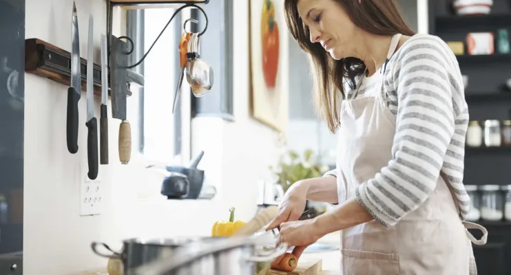 Entenda a diferença entre as tradwives e as esposas troféu