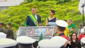 Entenda climão de Bolsonaro e Michelle antes de beijo