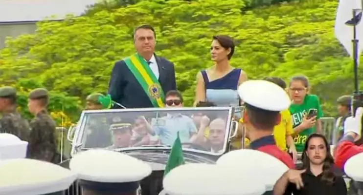Entenda climão de Bolsonaro e Michelle antes de beijo