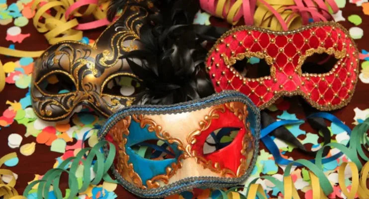 Entre máscaras e verdades, qual alegria você quer levar?