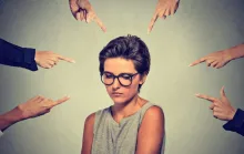 Entre pedras e julgamentos: como não se deixar destruir