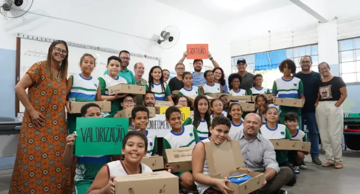 Entrega de kits e uniformes escolares gera repercussão positiva na educação de São Mateus