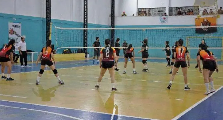 Equipe feminina de voleibol de Jaguaré conquista vice-campeonato
