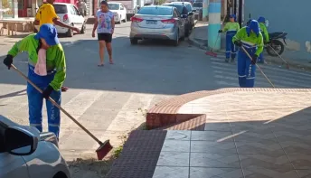 Equipes da Prefeitura de Cariacica fazem capina, varrição e recolhem animais soltos