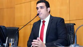 Erick Musso e deputado estadual e atual presidente da Assembleia Legislativa do ES mancha sua curta biografia