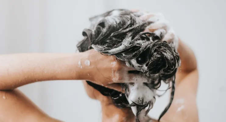 Erro comum que deixa o cabelo seco e sem brilho