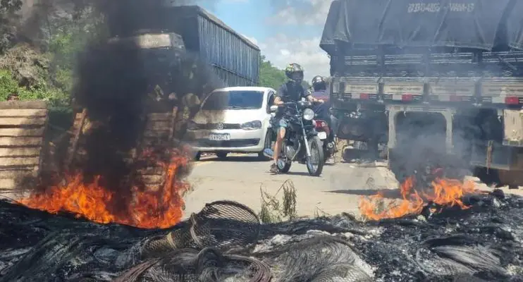 ES entra no 3° dia de protestos de manifestantes bolsonaristas nas rodovias do estado