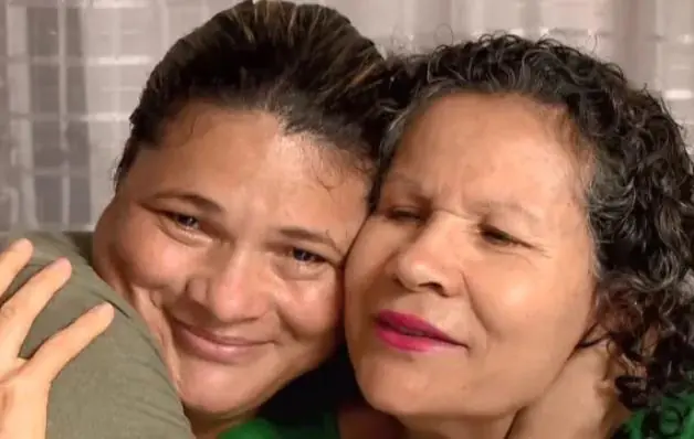 Após 40 anos, mãe reencontra filha roubada quando bebê