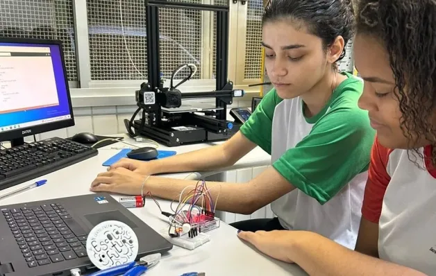 Escola de Cachoeiro de Itapemirim inicia projetos com robótica educacional