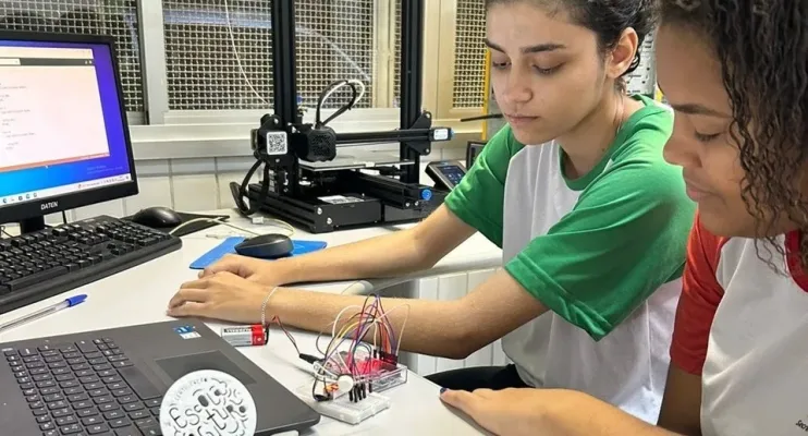 Escola de Cachoeiro de Itapemirim inicia projetos com robótica educacional