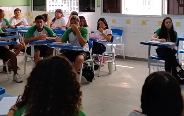 Escola de Vitória com 1.200 alunos recebe climatização completa esta semana