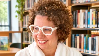 Escritora Lilian Menenguci conduz ‘exercícios de ser criança’ na Biblioteca de Vitória