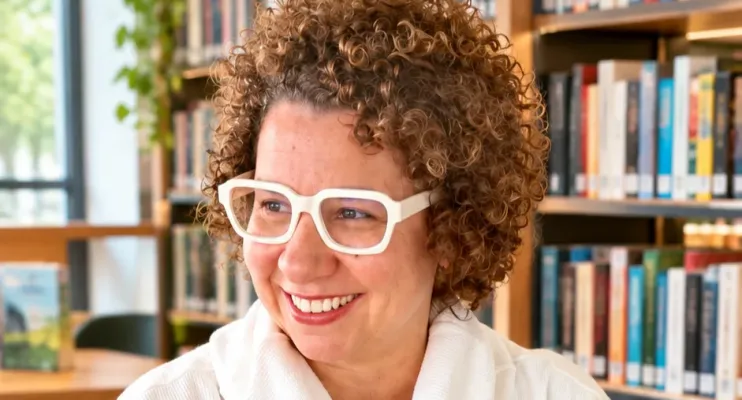 Escritora Lilian Menenguci conduz ‘exercícios de ser criança’ na Biblioteca de Vitória