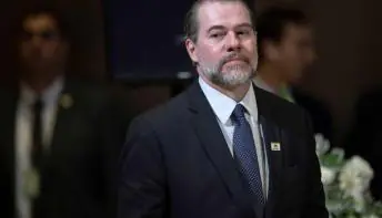 Esmagou cabeça da serpente antes que surgisse o ovo, diz Toffoli, sobre inquérito
