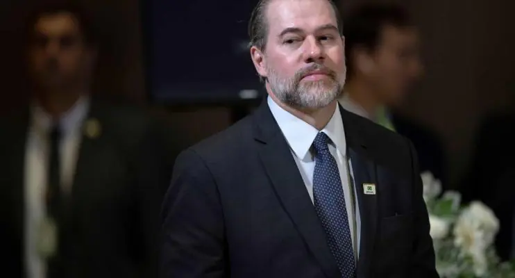 Esmagou cabeça da serpente antes que surgisse o ovo, diz Toffoli, sobre inquérito