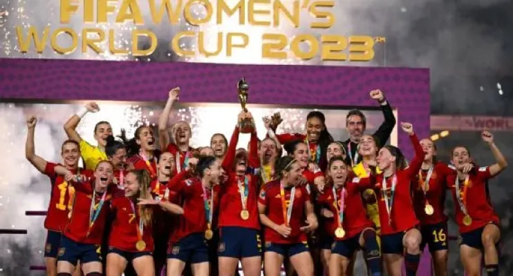 Espanha domina favorita Inglaterra, vence final e conquista Copa do Mundo feminina pela 1ª vez