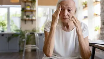 Especialista explica como reposição hormonal pode contribuir para redução dos riscos de Alzheimer em mulheres 