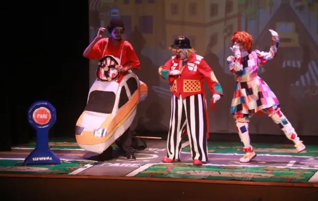 Espetáculo promove educação no trânsito em escolas de Vila Velha