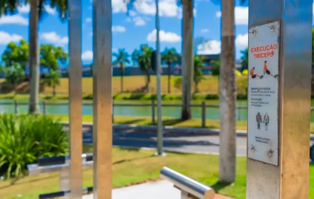 Esporte e Lazer instala academia ao ar livre na Linha Verde, na Lagoa do Meio