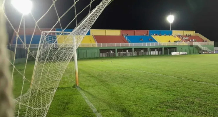 Estádio de Pinheiros estreia moderno sistema de LED em jogos oficiais neste sábado