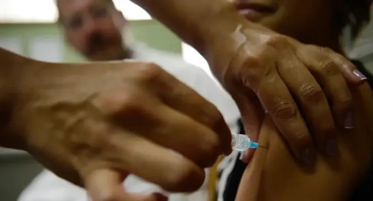 Estado adota esquema de dose única da vacina HPV para crianças e adolescentes de 9 a 14 anos