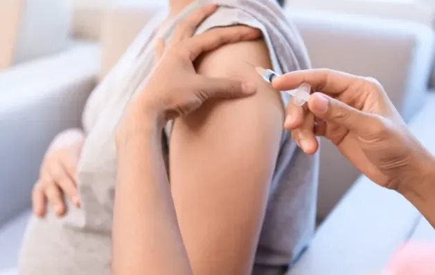 Estado inicia distribuição de doses da vacina Moderna