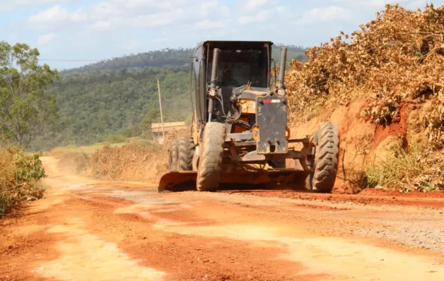 Estradas rurais de Jaguaré recebem melhorias para facilitar transporte e mobilidade