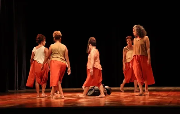 Estreia em Vitória espetáculo de dança contemporânea inspirado nas Paneleiras de Goiabeiras