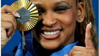 Estrela mais brilhante do Olimpo brasileiro, Rebeca Andrade é ouro no solo em Paris