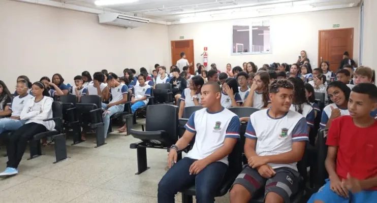Estudantes da Emef Celina Coutinho Nunes participam de palestra sobre mercado de trabalho e empreendedorismo