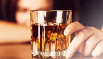 Estudo com dados de 101 países aponta danos do álcool à saúde mental