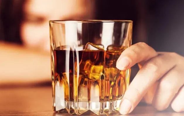 Estudo com dados de 101 países aponta danos do álcool à saúde mental