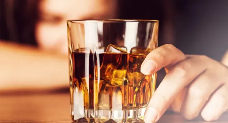 Estudo com dados de 101 países aponta danos do álcool à saúde mental