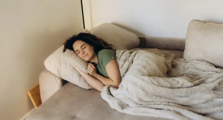 Estudo descobre que dormir demais aumenta o risco de morte. Saiba porquê