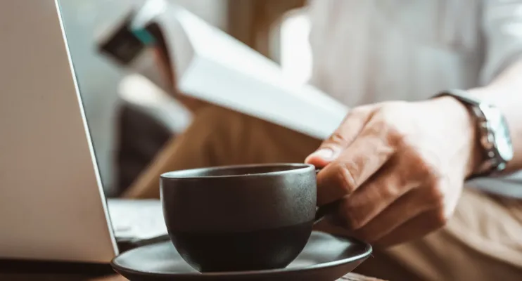 Estudo revela a que horas deve beber café para sentir melhores benefícios