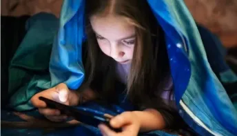 Estudo revela efeitos do celular na saúde mental dos jovens