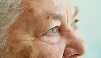 Estudo revela relação entre carnitina e risco de Alzheimer em mulheres