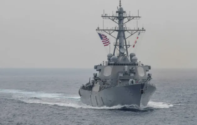 EUA criam força-tarefa para proteger navios no mar Vermelho