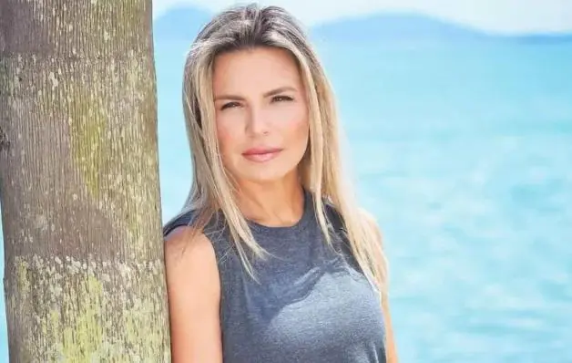 Ex-apresentadora de TV Mariana de Abreu Bastian de 41 anos e filho de 4 anos morrem em acidente em SC