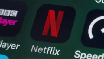 Ex-editora da Vanity Fair processa Netflix por difamação em 'Inventando Anna'