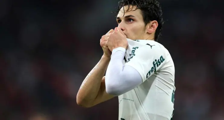 Exame detecta lesão e Raphael Veiga inicia corrida para nova decisão do Palmeiras