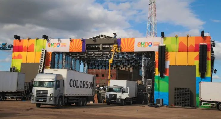 Expolinhares garantirá experiência especial a pessoas com deficiência com intérpretes de libras nos shows nacionais