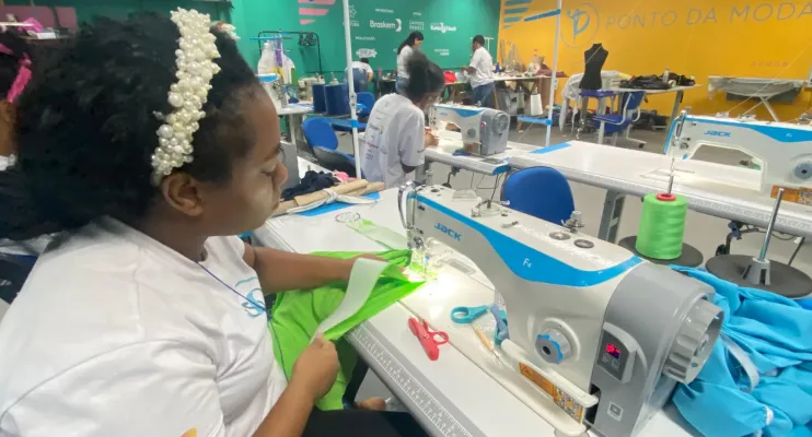 Exposição celebra formatura de alunos do projeto Ponto da Moda com peças autorais e sustentáveis em Salvador