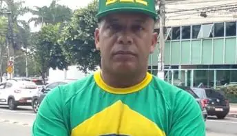 Fabiano Oliveira pastor com mandado de prisão diz que não está foragido; Estou na frente do quartel