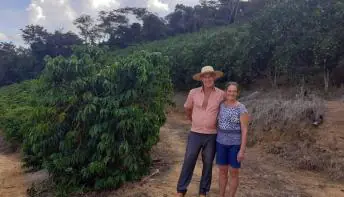 Família diversifica renda com auxílio do Incaper produzindo café e citros