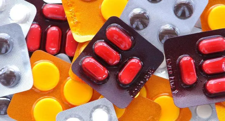 Farmacêuticos apontam falta de remédios nas redes pública e privada