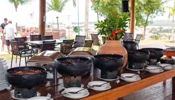 Feijoada Histórica durante o ano todo já é tradição no Porto Seguro Eco Bahia Hotel 