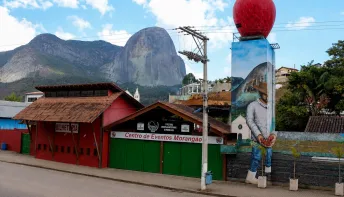 Festa do Morango resgata desfile cultural pelas ruas de Pedra Azul após quase 30 anos