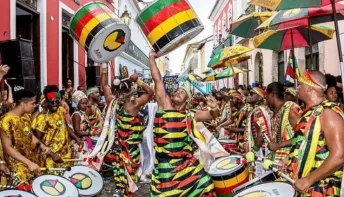 Festival Baile Voador 2025 leva Olodum e blocos capixabas à Praia de Camburi em Vitória